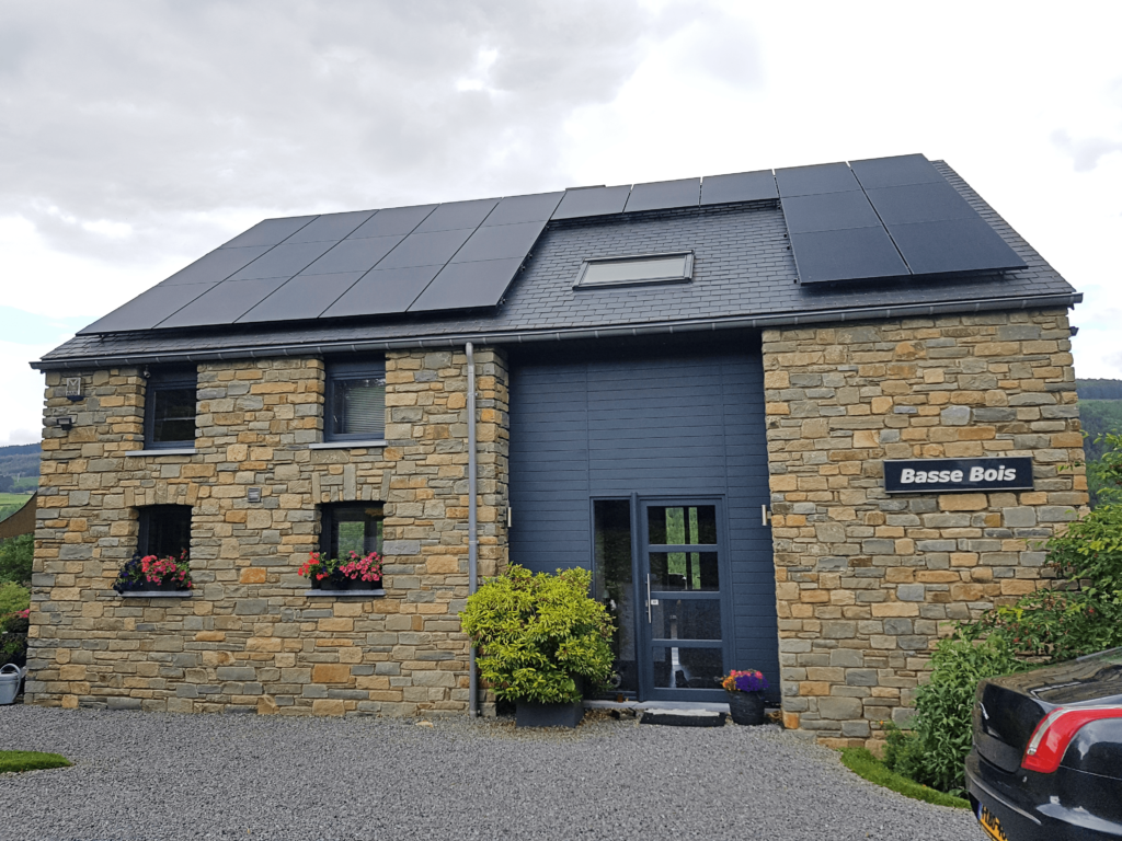 Construction d'une maison en moellons et bardage bois à Roanne — free download